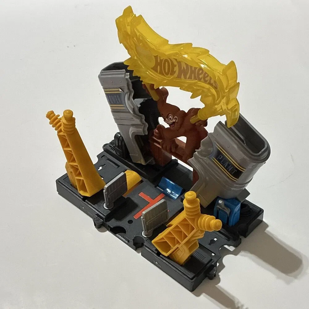 Hot Wheels Gorilla Attack Power Plant FMY98 Track Set Piece Pop-Up Gorilla Toy